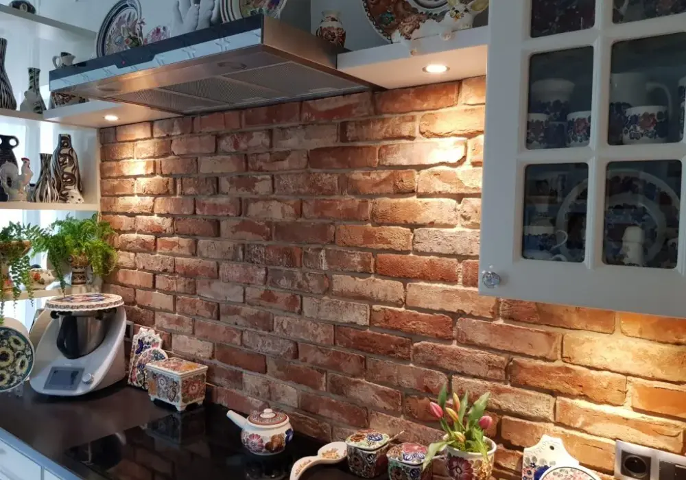 Jak zakończyć ścianę z cegły, aby uniknąć błędów i uzyskać efektowny wygląd