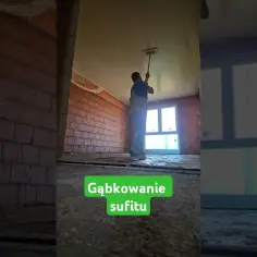 Gąbkowanie tynku po jakim czasie? Uniknij błędów i zyskaj idealny efekt