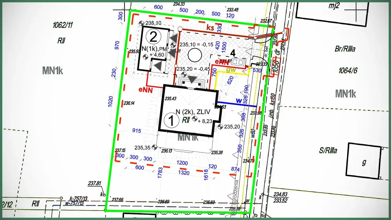 Plan zagospodarowania terenu z zaznaczonymi budynkami (1, 2, 4) i granicami działek.