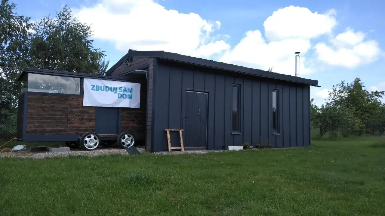 Mobilny garaż bez pozwolenia 70m2, z przyczepą i banerem