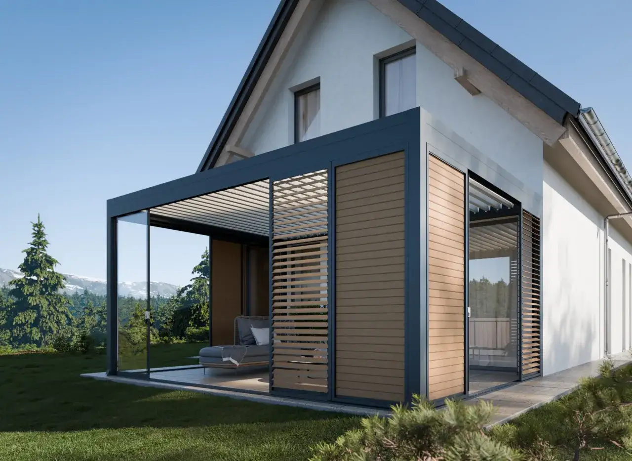 Nowoczesna pergola z przeszkleniami i drewnianymi żaluzjami, idealna na taras z widokiem na góry. Jaki spadek na tarasie?
