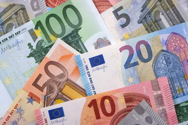 Ile za metr malowania w Niemczech? Sprawdź ceny i ukryte koszty