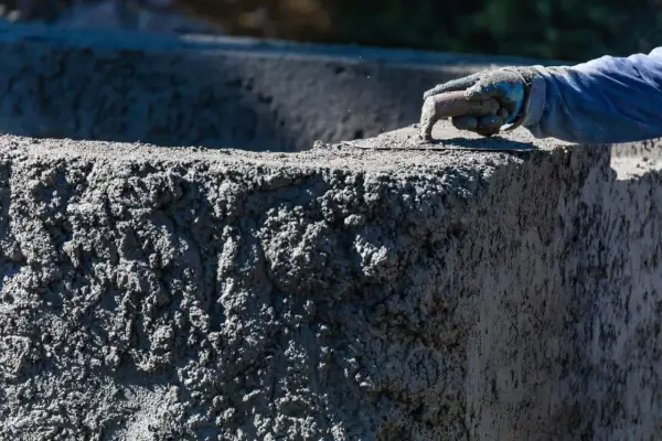 Ile kosztuje m3 betonu w 2026 - Realne koszty z transportem i pompą